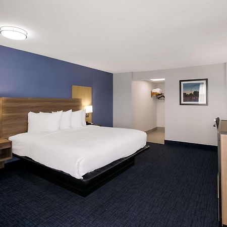 Surestay Plus By Best Western Пиджен Фордж Екстериор снимка