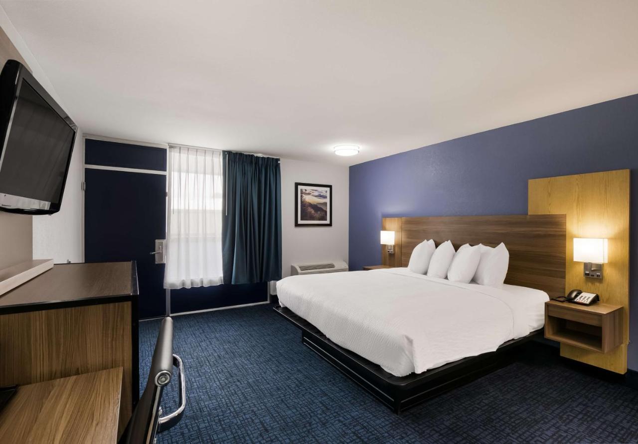 Surestay Plus By Best Western Пиджен Фордж Екстериор снимка