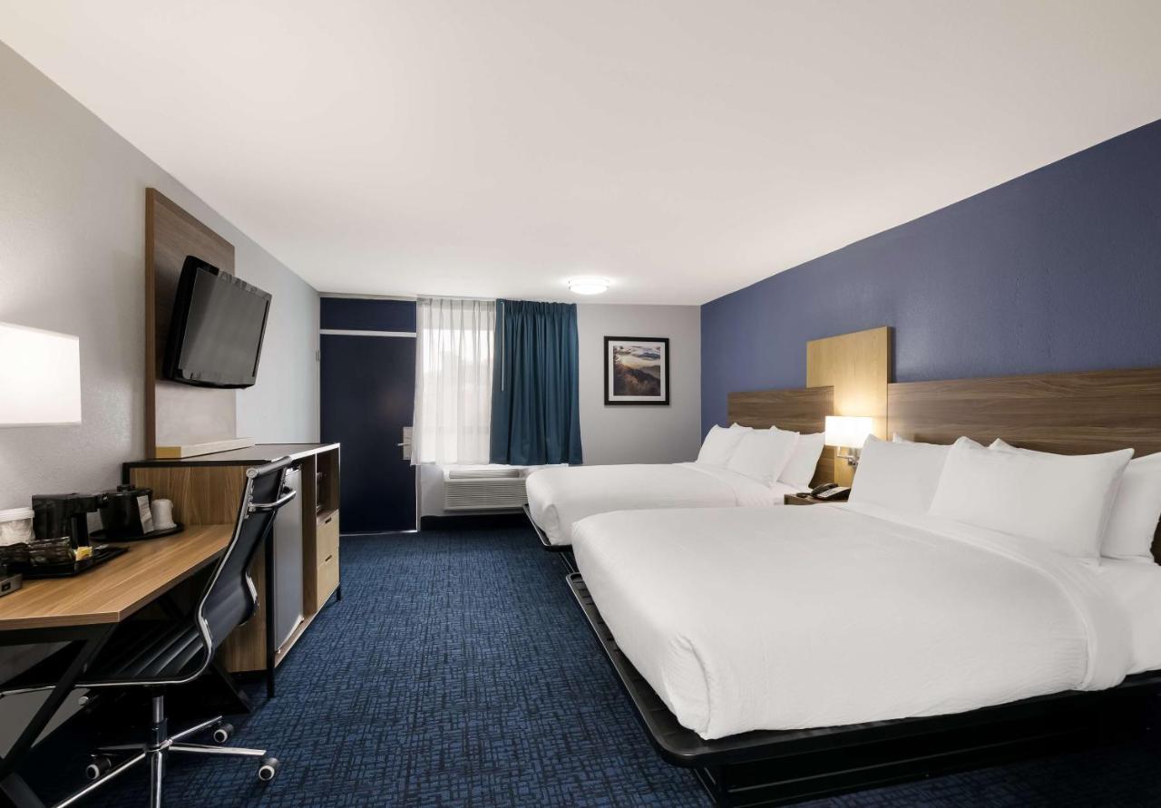 Surestay Plus By Best Western Пиджен Фордж Екстериор снимка